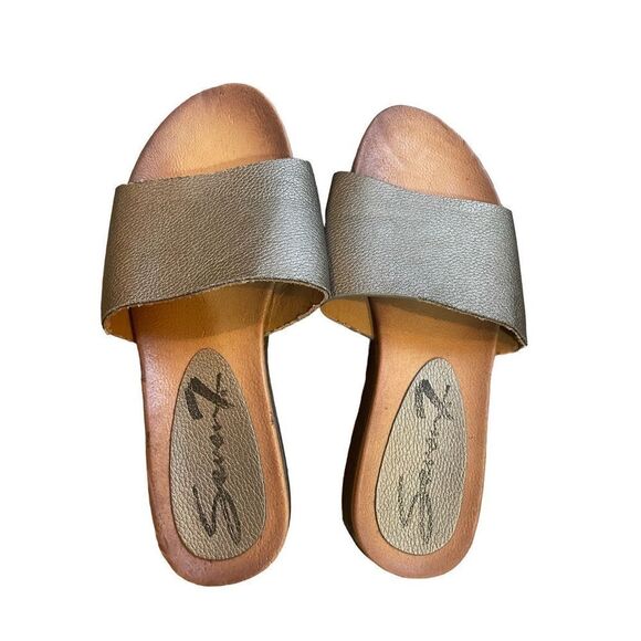 NWT Metallic/Silver Seven7 For All Mankind Slide-On Sandals (8) - Picture 2 of 4